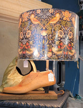 Load image into Gallery viewer, Vintage Table Lamp