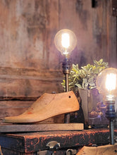 Load image into Gallery viewer, Vintage Table Lamp