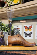 Load image into Gallery viewer, Vintage Table Lamp