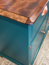 Load image into Gallery viewer, Stag Minstrel Drinks Cabinet