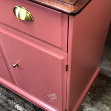 Load image into Gallery viewer, Stag Minstrel Drinks Cabinet