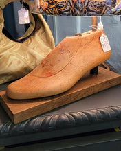 Load image into Gallery viewer, Vintage Table Lamp