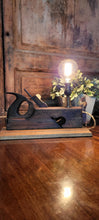 Load image into Gallery viewer, Vintage Table/Desk Lamp
